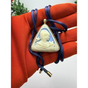 Vintage Estee Lauder Solid Perfume Blue Cameo Compact Cord Pendant Necklace 2004